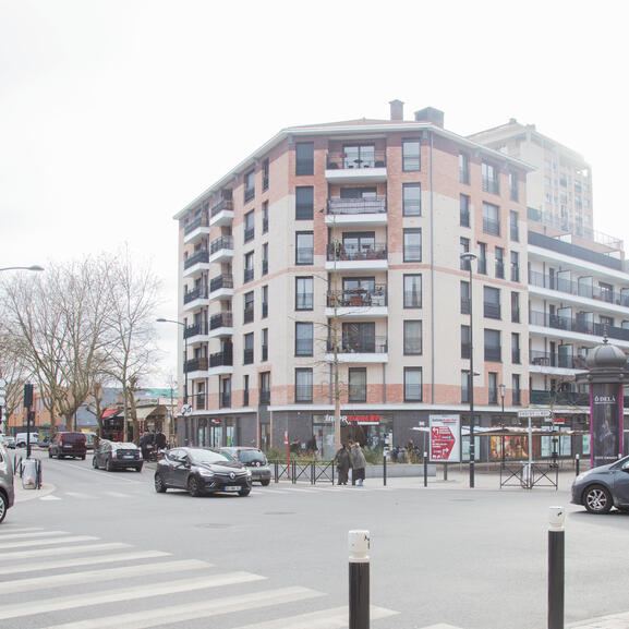 Photos de la place Achtarak, au sud d'Alfortville.